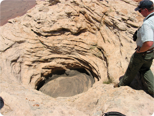 grandcanyon-potholes_at_edge_of_funnel.jpg Image Thumbnail